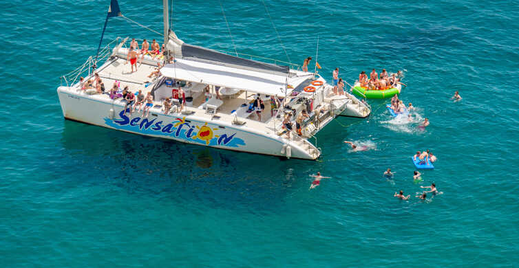 Barcelona: crucero en catamarán con comida barbacoa