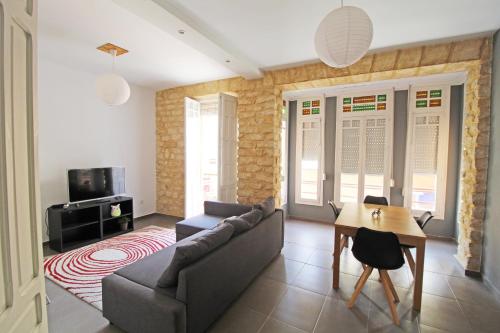 Amplio, luminoso y céntrico. Decoración cuidada.