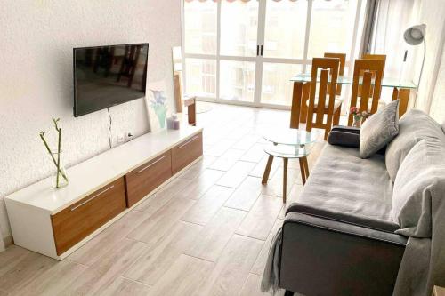 Apartamento con piscina y garaje, Playa a 10 min