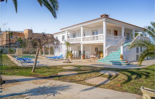 Beautiful apartment in Dénia with Outdoor swimming pool, WiFi and 2 Bedrooms