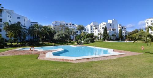 Jardines del Puerto en pleno centro de Puerto Banús