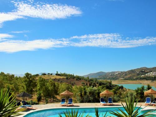 Modern Cottage in Vinuela with Swimming Pool