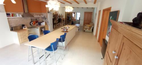 Apartamentos Pou, bloque con tres apartamentos independientes, reformados, confortables, y a la playa andando