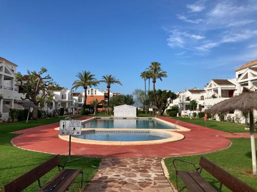 Chalet adosado en urbanización con precioso jardín