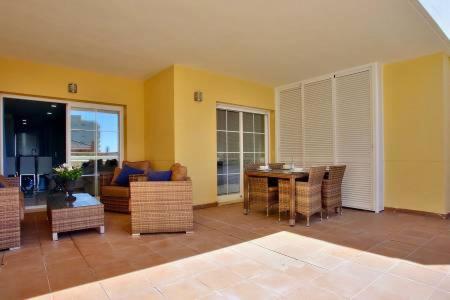 Classy Apartment With Large Terrace (Pa 1-2)