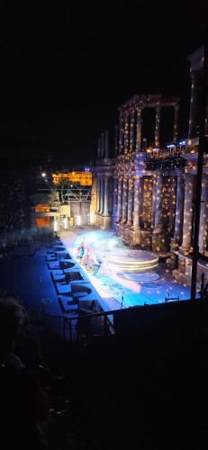 Domus Deorum- a 200 m del Teatro Romano