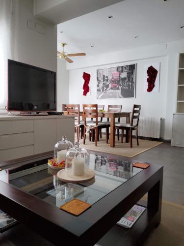 Espacioso, céntrico y cercano a la playa.