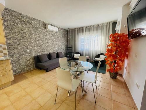 G&G Benalbeach Pool Views