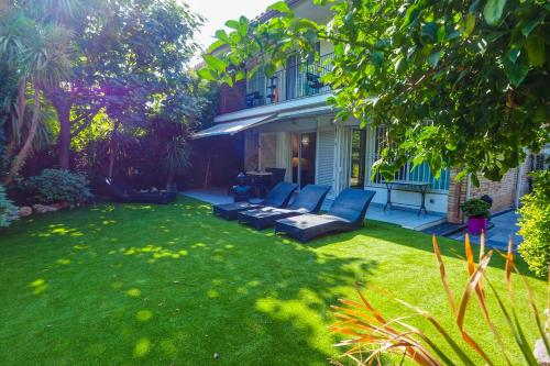 Beach House Garden Vinyet by Hello Homes Sitges