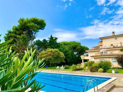L Escala Stil Calm ideal holidays