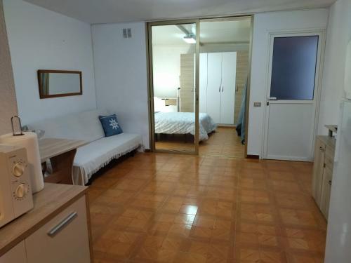 One bedroom apartment with pool, 100 meters from the beach