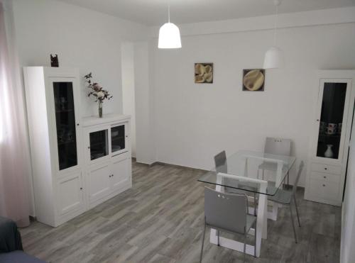 Piso De Lujo Con 2 Dormitorios Muy Céntrico, Ideal Para 3 Personas