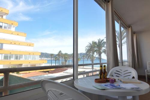 Rnet - Rhc- 2214 - Rosas Holiday Center