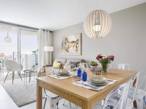 Sitges Spaces Oasis Penthouse 3 Bedroom, 2 Bathroom, Terrace, Pool, Sleeps up to 8