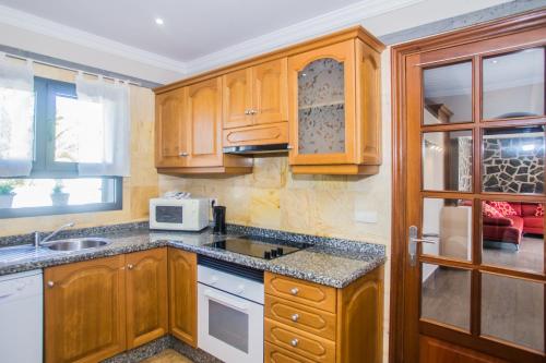 Inviting 2-Bed Villa in Playa Blanca