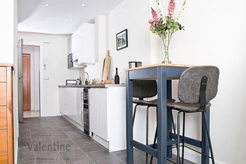 Stunning studio.Seaview with balcony and pool.