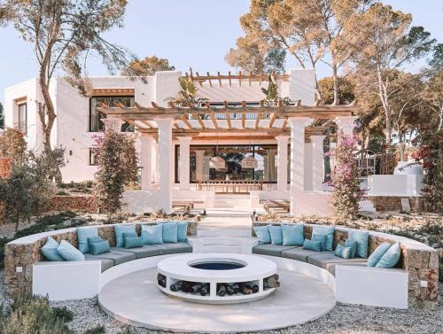 Fully Staffed Sea Front Villa with Private Sommelier