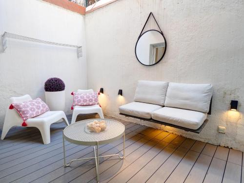 White Center Apartment by Hello Homes Sitges