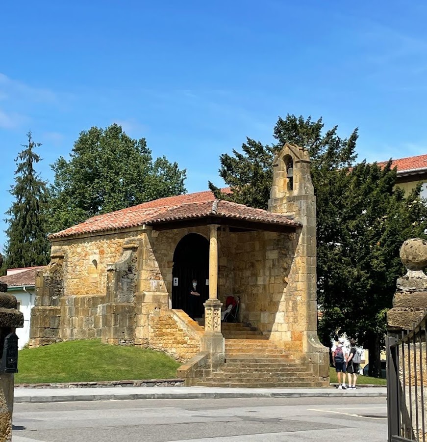 Dolmen y Capilla de Santa Cruz