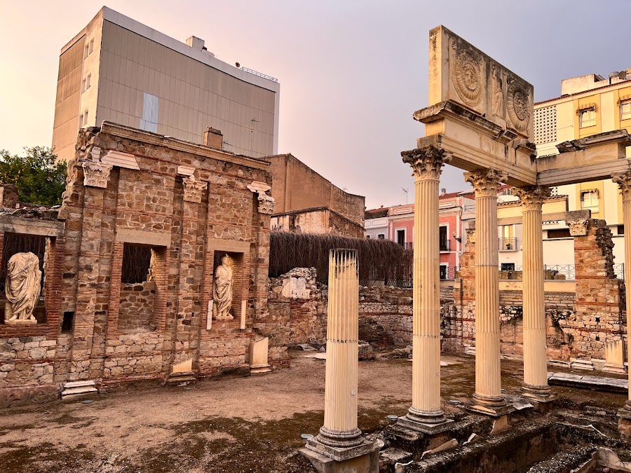 Pórtico Del Foro Municipal De Augusta Emérita